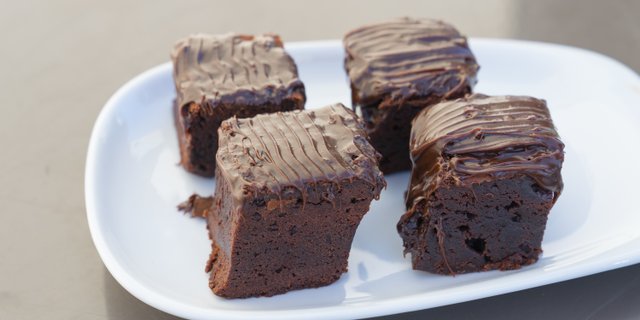 Chocolate Brownies w/ Frosting