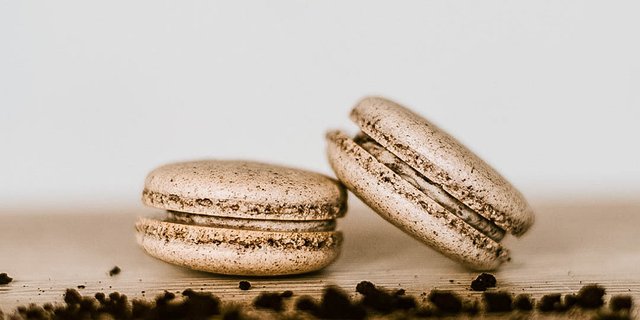 Cookies & Cream Macarons