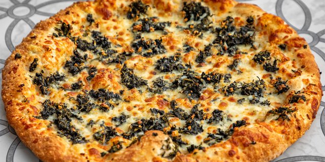 Spinach & Garlic Piizza