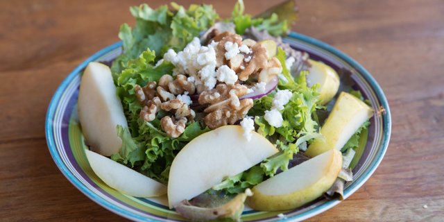 Walnut Pear Salad
