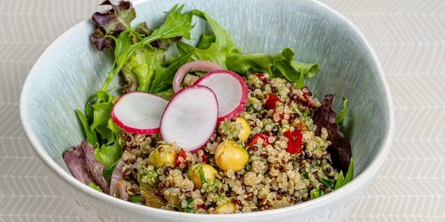 Quinoa & Chickpea Salad
