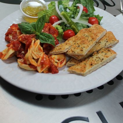 Pasta w/ Garlic Bread & Salad Combo For 15 People