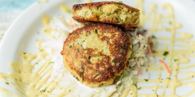Lump Crab Cakes & Slaw