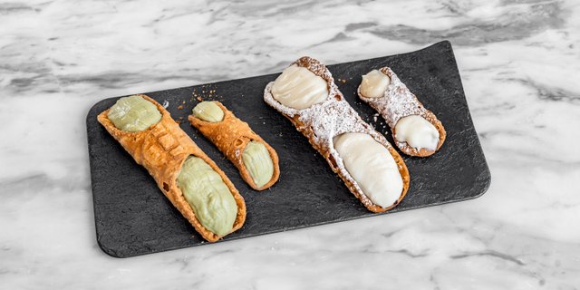 Mini Pistachio Ricotta Cannoli