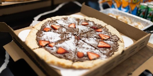 Large Nutella Pizza