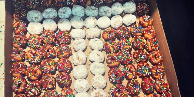 100-Piece Doughnut Letter or Number Box