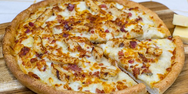 Alfredo Chicken Pizza