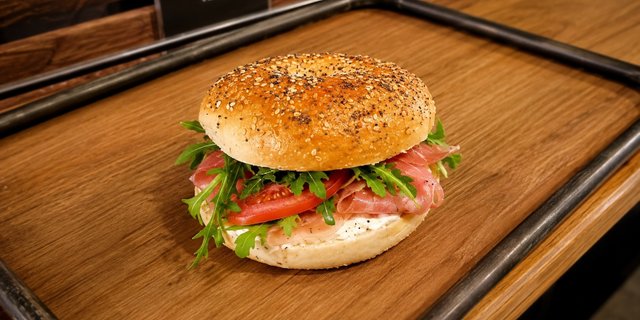 Prosciutto Delux Bagel