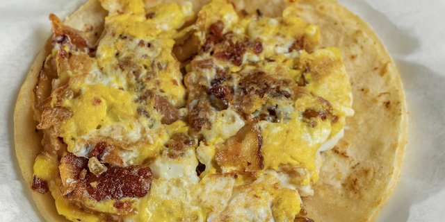 5 Breakfast Tacos w/ Flour Tortillas