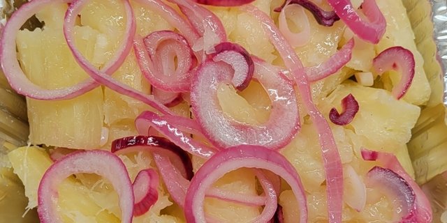 Cassava w/ Onions (Yuca con Cebolla) Tray