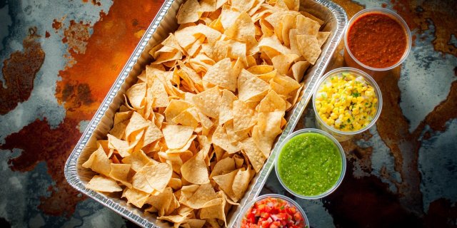 Large Chips & Salsa Con Queso Bar