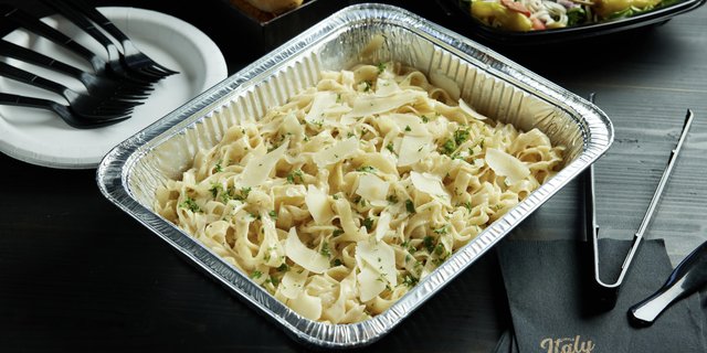 Fettuccine Alfredo Tray