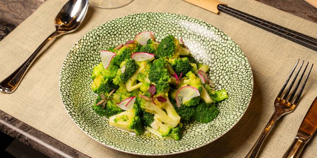 Sautéed Broccoli w/ Garlic