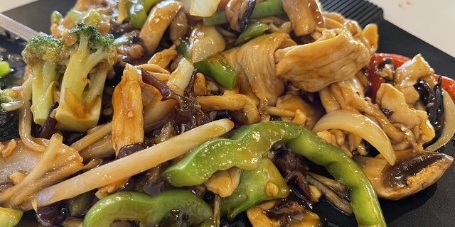 Chicken w/ Garlic Sauce