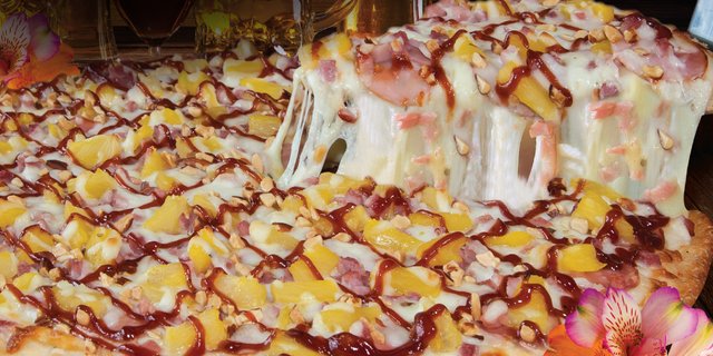 Hawaiian Luau Traditional Large Pizza
