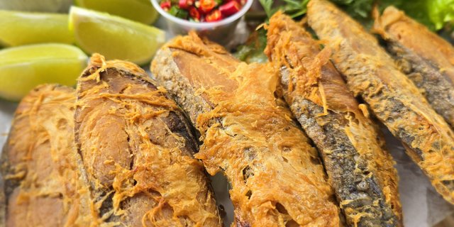 Pla Kem Tod (Fried Salted Fish)