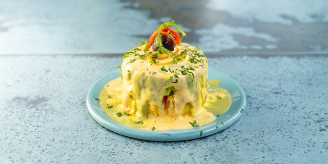 Causa de Aguacate y Tomate