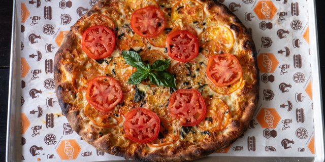 White Fresh Tomato & Basil Pizza