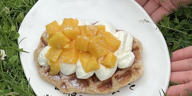 Mango Kroffle w/ Whipped Cream