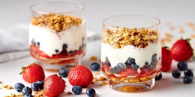 Honey Granola & Berry Greek Yogurt Parfait