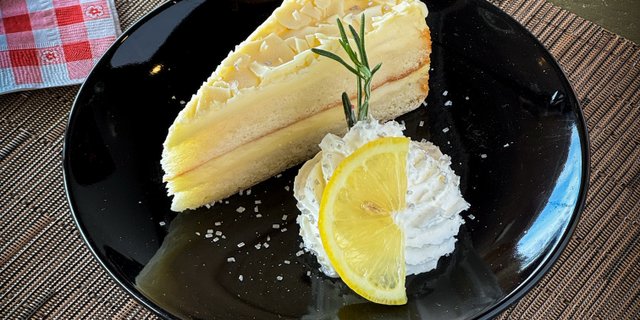 Limoncello Cake
