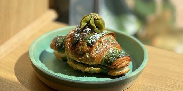 Pistachio Croissant