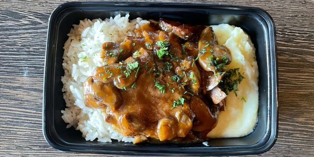 Roast Meat w/ Madeira Sauce Box Lunch