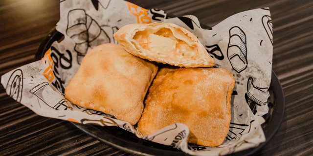 Hawaiian Pizza Pastelito