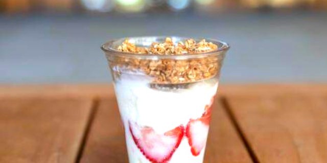 Individual Fresh Fruit, Granola & Yogurt Parfait w/ Strawberries