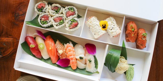 Deluxe Sushi Fix Box