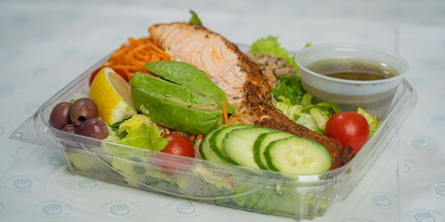 Romo Blackened Salmon Salad