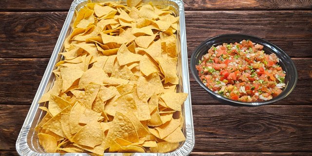 Small Corn Tortilla Chips & Pico de Gallo
