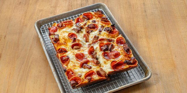 Big Von Individual Pizza