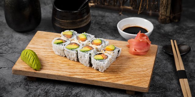 Salmon Avocado Roll