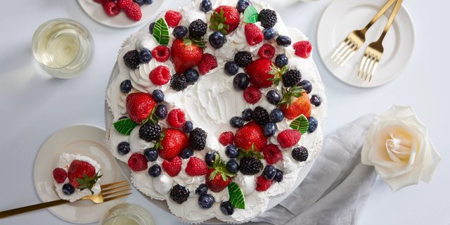 Pull-Apart Cupcake Cake w/ Fresh Fruit