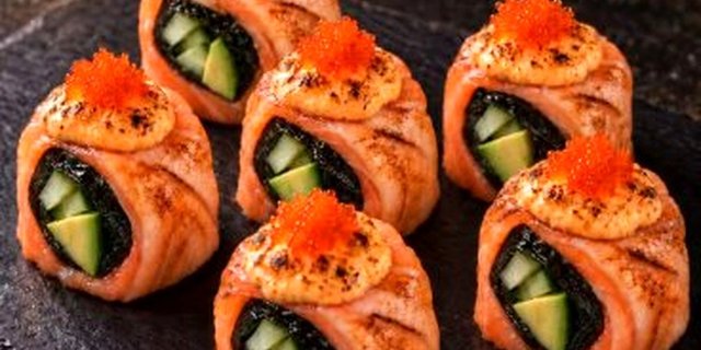 Salmon Tempura Roll