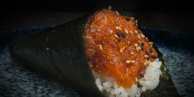 Spicy Tuna Temaki Roll