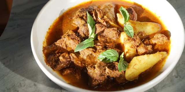 Kayah Beef Curry Treasure Box