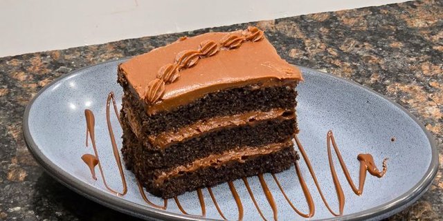 Dark Chocolate Fudge Cake