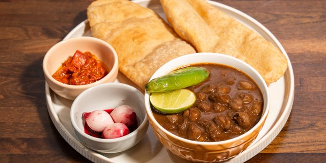 Pindi Chole w/ Bhatura
