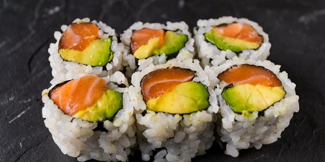 Salmon Avocado Roll