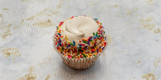 Sprinkle Me Silly Cupcakes