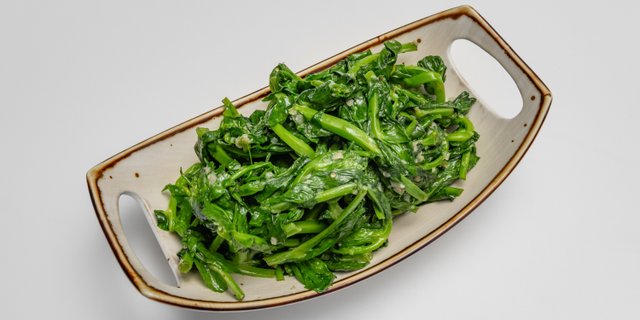 Pea Leaves & Garlic