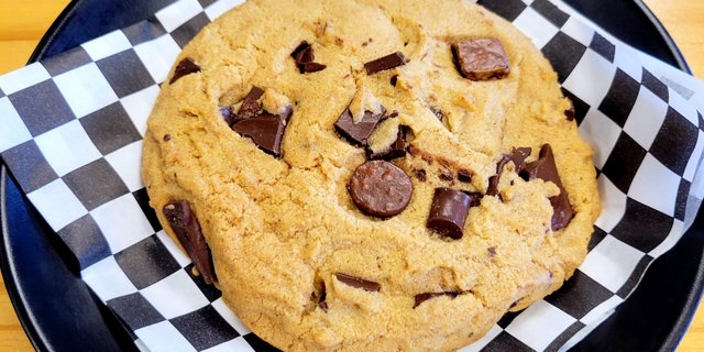 Chocolate Chip Cookie