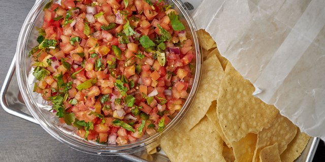 Party Salsa & Chips