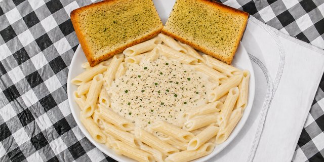 Ziti w/ Alfredo Sauce