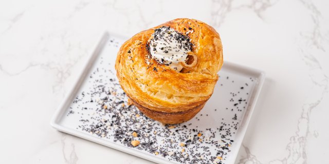 Jalapeño Cream Cheese Puffs