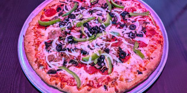 Deluxe Pizza