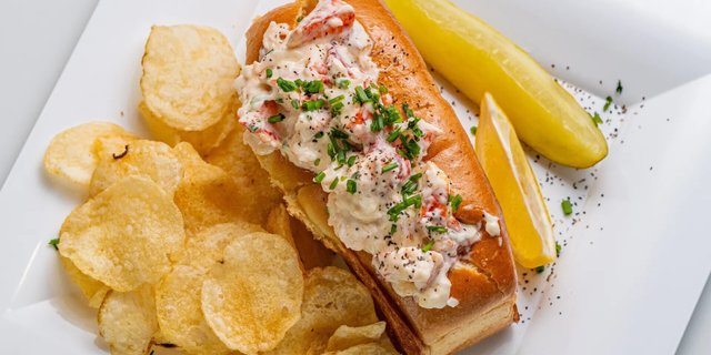 Warm Maine Butter & Mayo Lobster Roll