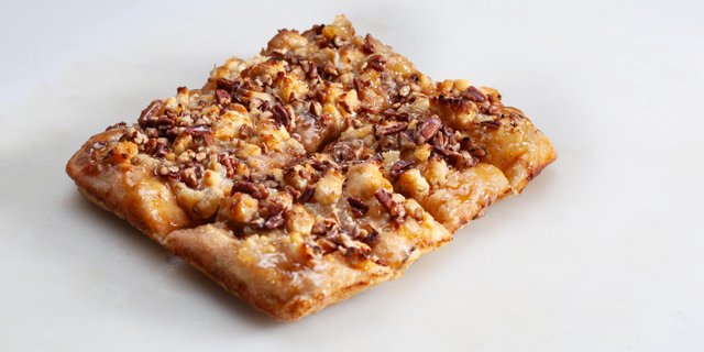 XL Dutch Caramel Apple Pizza